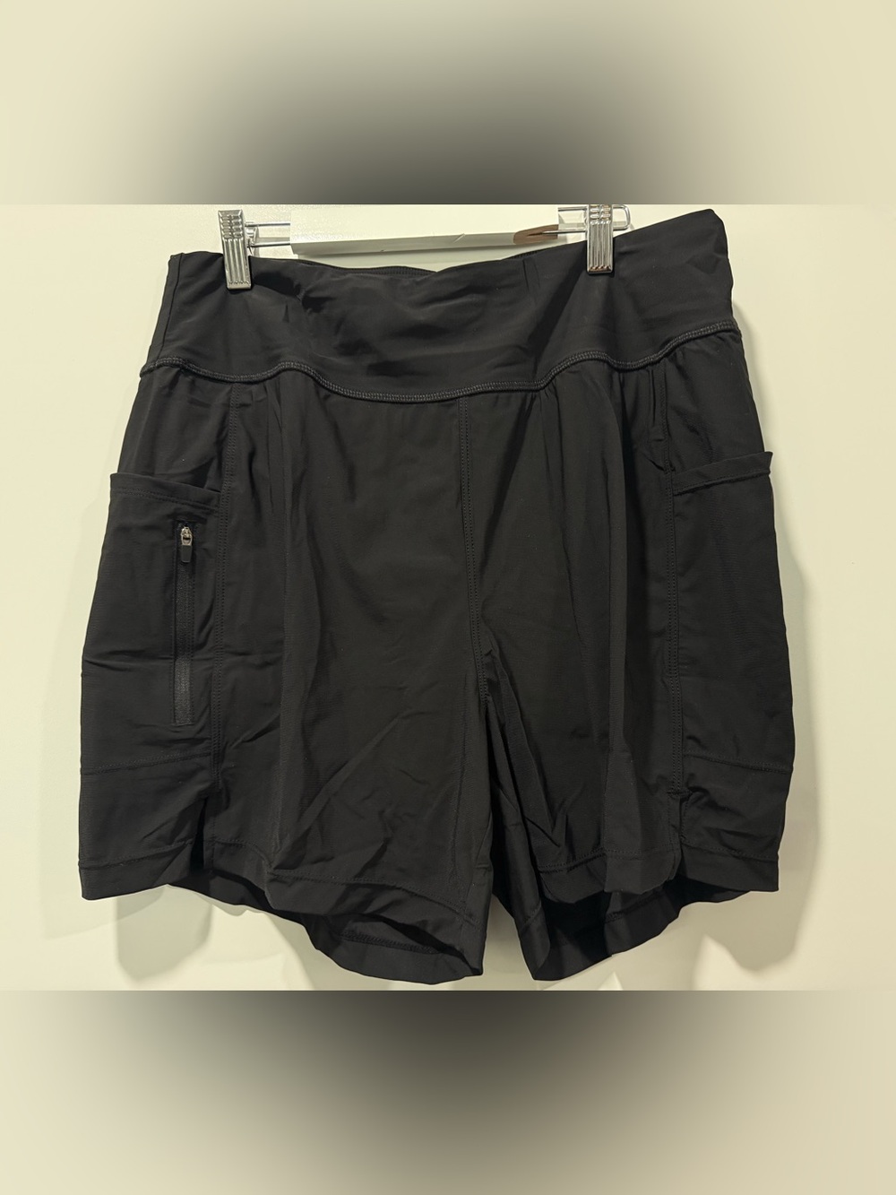NWT Ewedoos Athletic Women’s Shorts, Black Sz. Large.